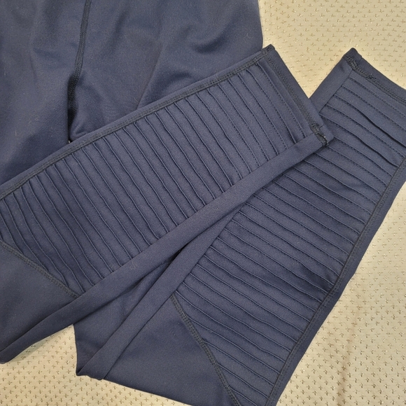 Threads 4 Thoughts Leggings - M - Picture 7 of 9